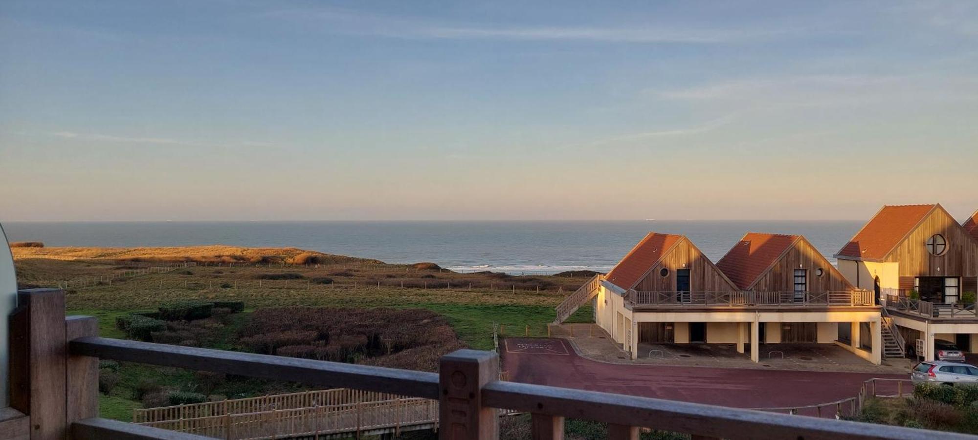 Le 246 - Duplex face à la mer pour 4 personnes, Wifi, TV full Sat, Parking Wimereux Extérieur photo