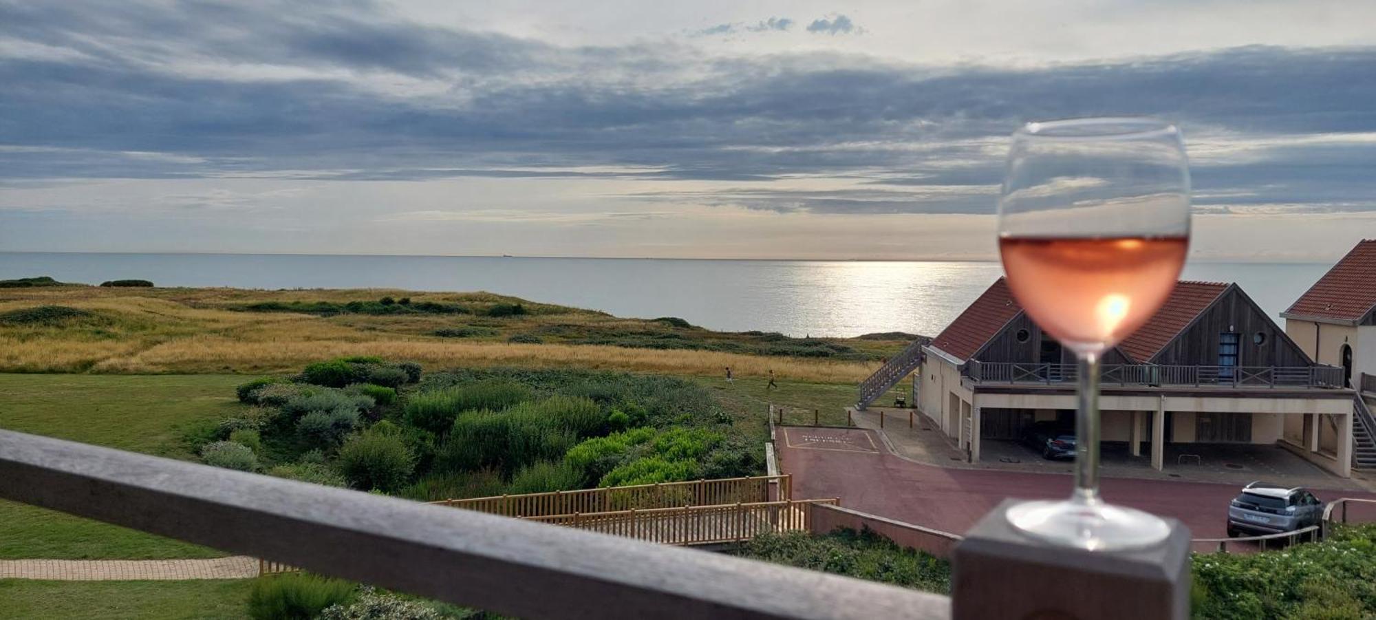 Le 246 - Duplex face à la mer pour 4 personnes, Wifi, TV full Sat, Parking Wimereux Extérieur photo